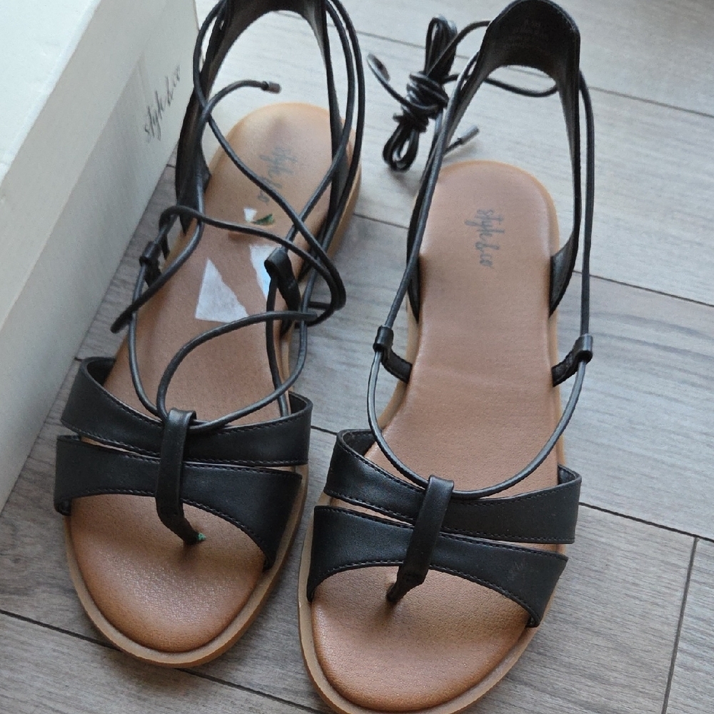 Style & Co Black and Tan Criss-Cross Sandals